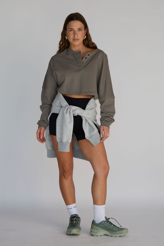 off-duty crop sweatshirt *pre-order*